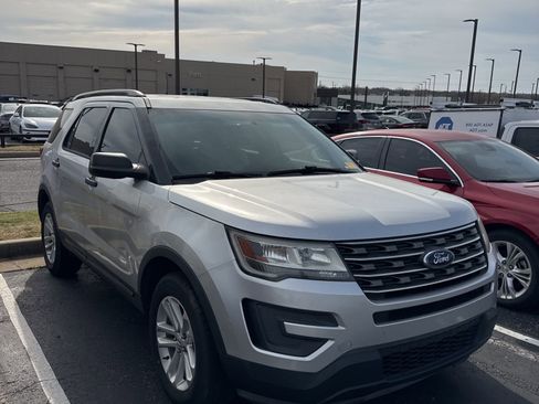 Used 2016 Ford Explorer 4WD image 2
