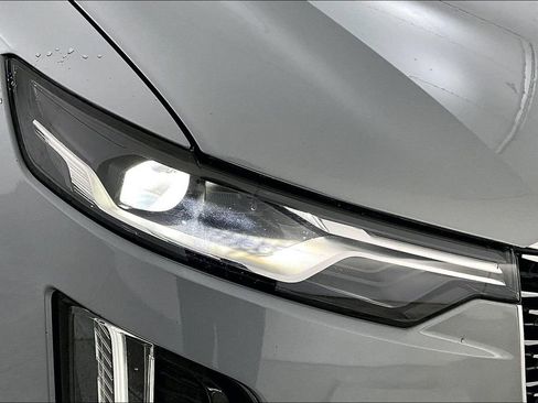 Used 2025 Cadillac XT6 Premium Luxury image 39