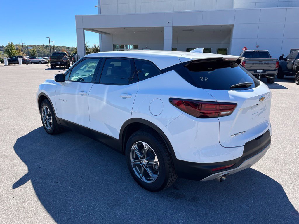 Used 2025 Chevrolet Blazer LT AWD/4WD image 4