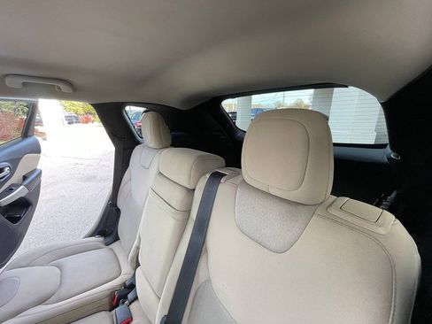 Used 2017 Jeep Cherokee Sport image 12