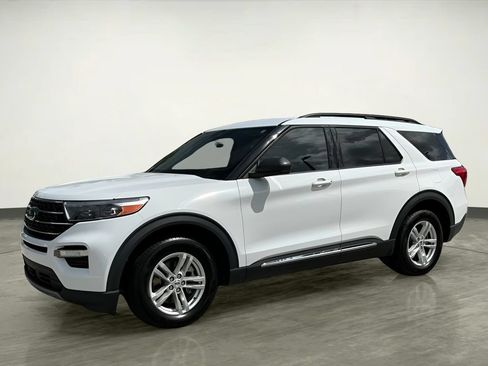 Used 2023 Ford Explorer XLT w/ Equipment Group 202A RWD image 2