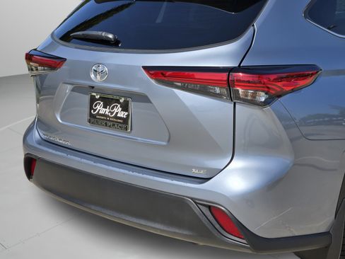 Used 2023 Toyota Highlander XLE FWD image 43