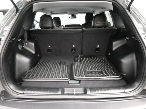 Used 2022 Jeep Cherokee Trailhawk image 17