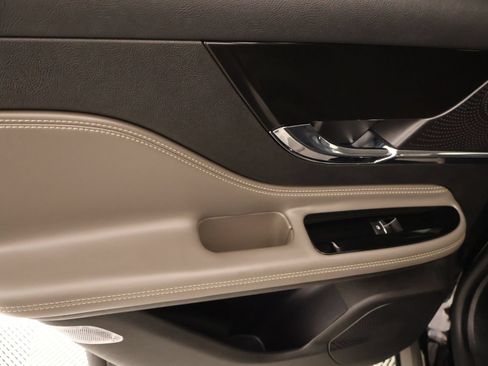Used 2024 Lincoln Corsair FWD image 17