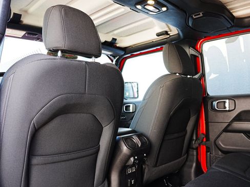 Used 2020 Jeep Wrangler Unlimited Sahara image 12