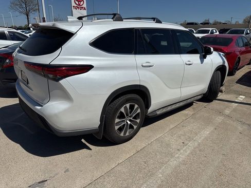 Used 2022 Toyota Highlander XLE image 8
