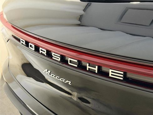 New 2026 Porsche Macan image 25