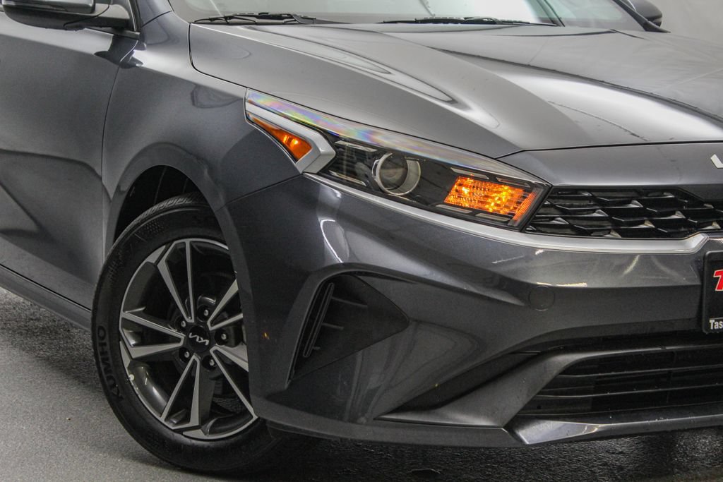 Used 2023 Kia Forte LXS w/ LXS Technology Package FWD image 3