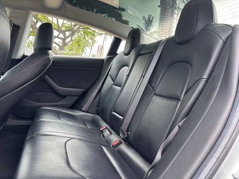 Used 2018 Tesla Model 3 Mid Range RWD image 10