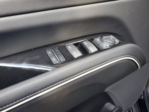 Used 2022 Cadillac Escalade Luxury image 14