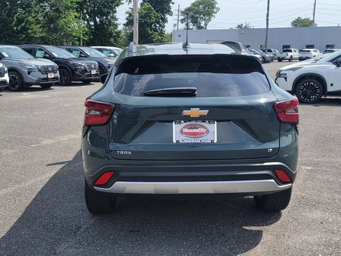 Used 2025 Chevrolet Trax LT FWD image 9
