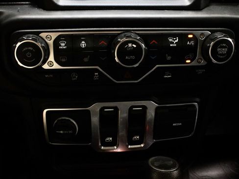 Used 2022 Jeep Wrangler Sport AWD/4WD image 27