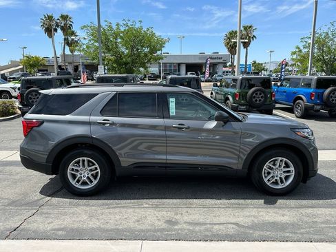 New 2026 Ford Explorer Active RWD image 9
