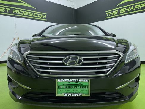 Used 2017 Hyundai Sonata SE image 3