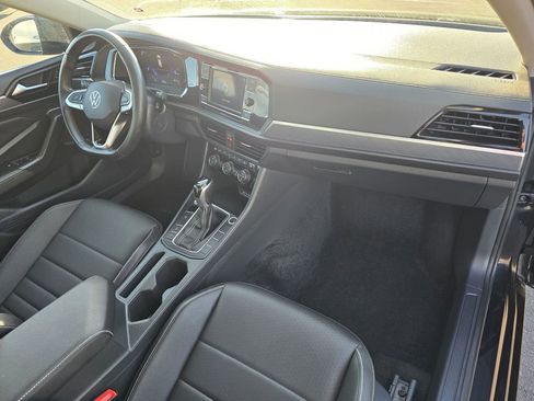 Used 2024 Volkswagen Jetta SE FWD image 17