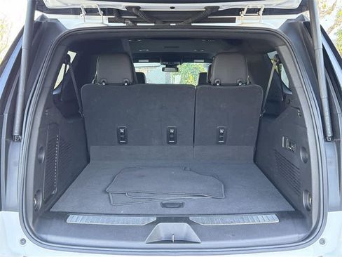 Used 2023 Chevrolet Suburban Premier image 33