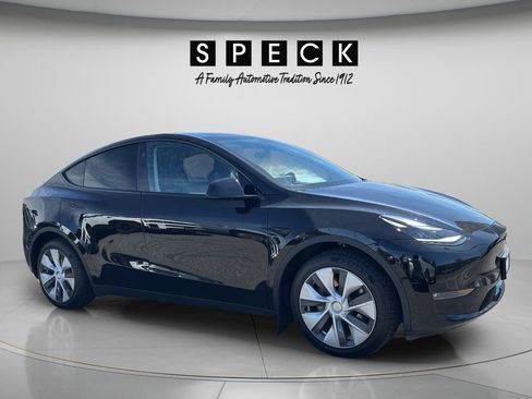 Used 2024 Tesla Model Y Long Range AWD/4WD image 7