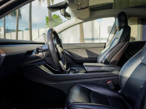 Used 2020 Tesla Model Y Long Range image 6