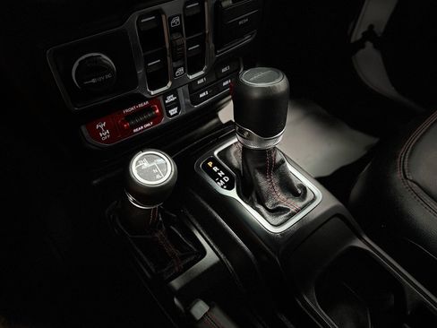 Used 2021 Jeep Gladiator Rubicon AWD/4WD image 21