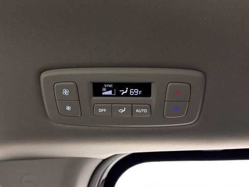 Used 2026 Kia Carnival FWD image 22