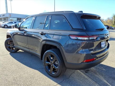 New 2025 Jeep Grand Cherokee Limited image 6