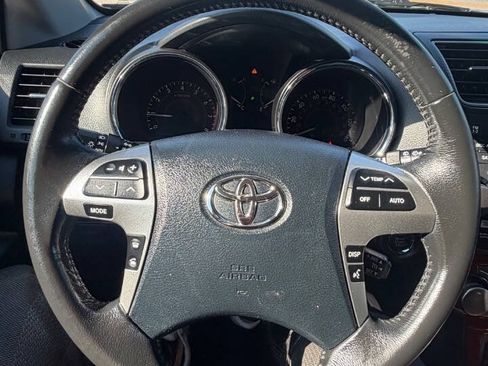 Used 2011 Toyota Highlander Limited w/ Tow Pkg AWD/4WD image 20