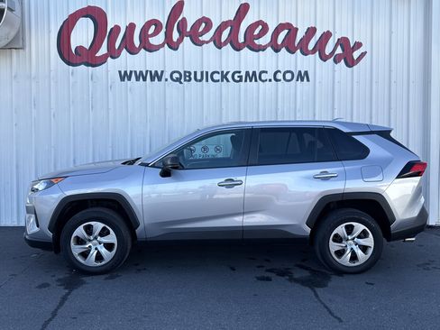 Used 2022 Toyota RAV4 LE image 1