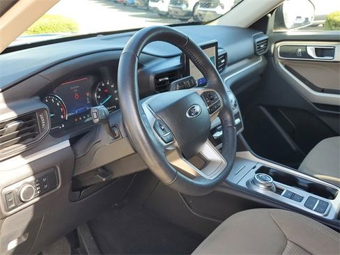 Used 2023 Ford Explorer XLT image 15
