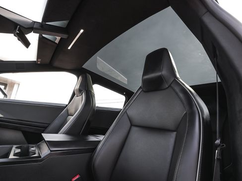 Used 2025 Tesla Cybertruck AWD Crew Cab image 30