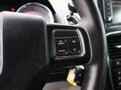 Used 2019 Dodge Grand Caravan SE image 23