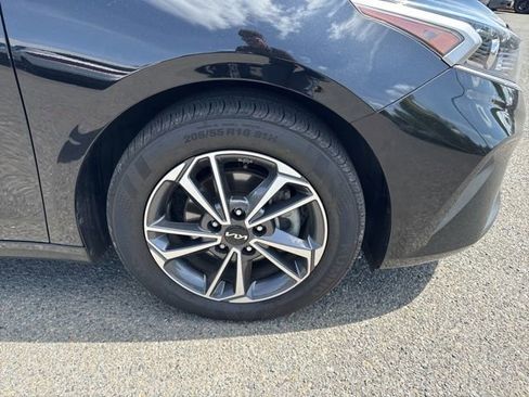 Used 2022 Kia Forte LXS w/ LXS Technology Package FWD image 9