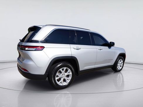 Used 2024 Jeep Grand Cherokee Limited RWD image 25