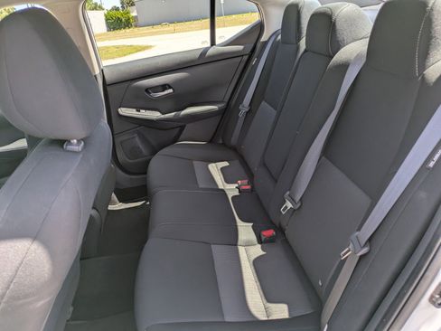 Used 2022 Nissan Sentra SV FWD image 9
