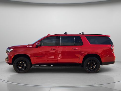 Used 2023 Chevrolet Suburban Z71 w/ Luxury Package AWD/4WD image 2