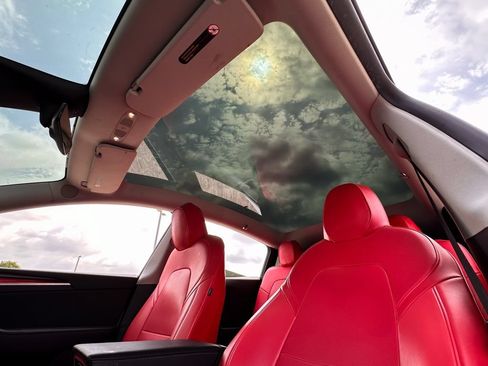 Used 2023 Tesla Model Y Long Range AWD/4WD image 15