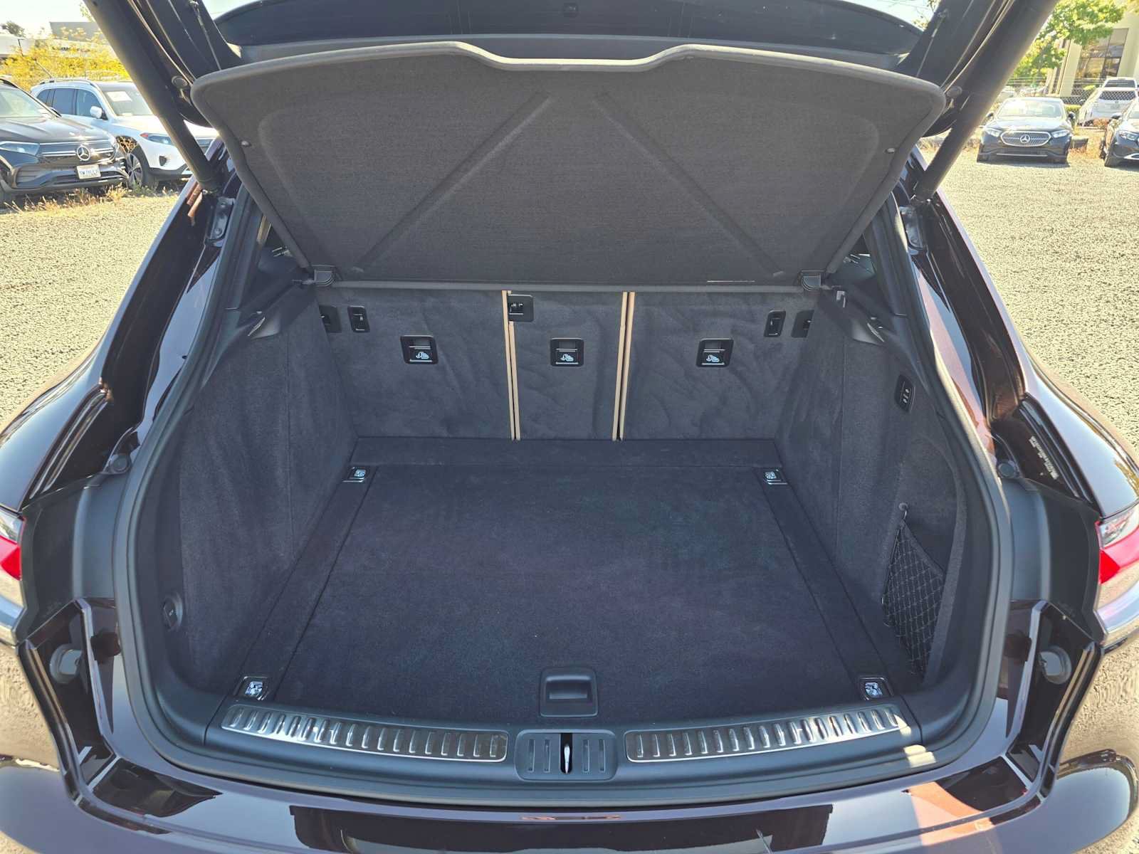 Used 2022 Porsche Macan S AWD/4WD image 14
