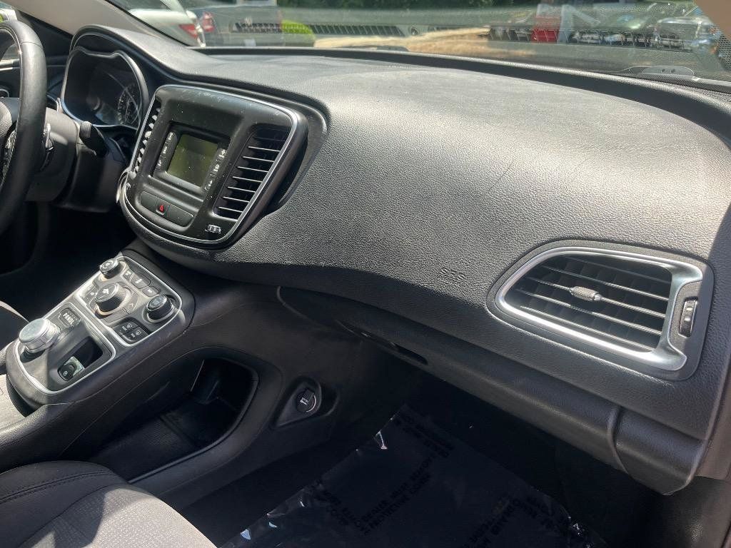 Used 2015 Chrysler 200 Limited FWD image 32