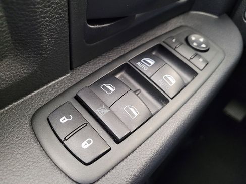 Used 2014 RAM 1500 Express RWD image 27