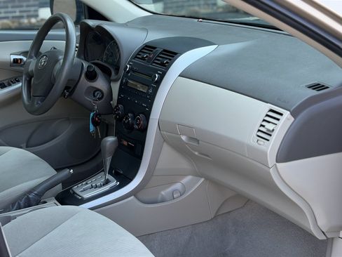 Used 2010 Toyota Corolla LE FWD image 9
