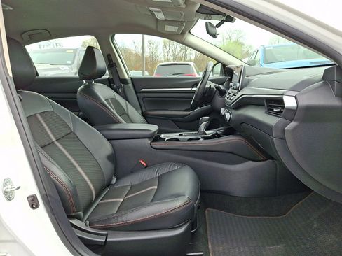 Used 2024 Nissan Altima 2.5 SR FWD image 12