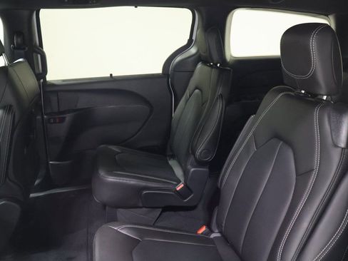 New 2026 Chrysler Pacifica Select image 12