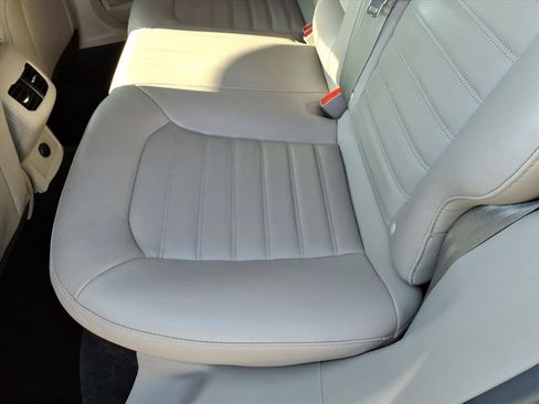 Used 2018 Ford Fusion SE w/ Fusion SE Technology Package FWD image 22