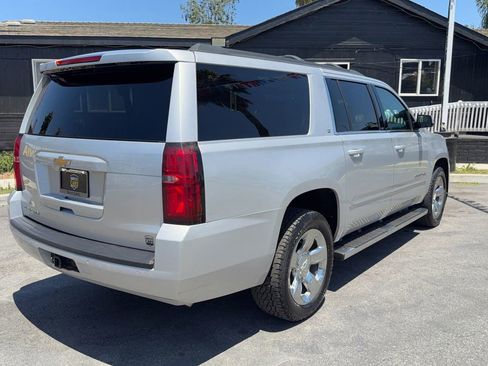 Used 2018 Chevrolet Suburban LT w/ LT Signature Package AWD/4WD image 8