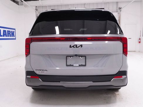 Used 2026 Kia Carnival SX w/ SX Dark Edition Package FWD image 29