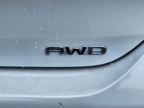 Used 2023 Toyota Highlander LE AWD/4WD image 32