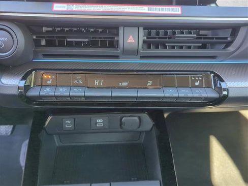 Certified 2025 Toyota Prius XLE image 20