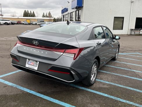 New 2026 Hyundai Elantra SE image 5