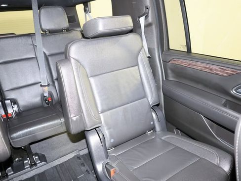 Used 2021 Chevrolet Suburban Z71 image 14