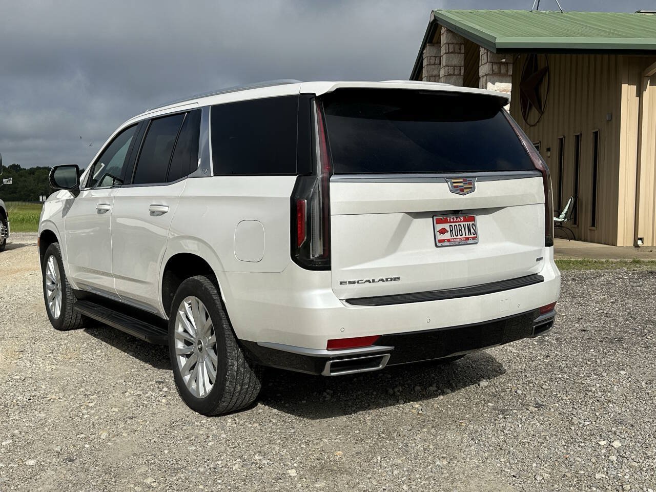 Used 2024 Cadillac Escalade Luxury RWD image 2