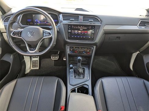 Used 2022 Volkswagen Tiguan SE R-Line image 17